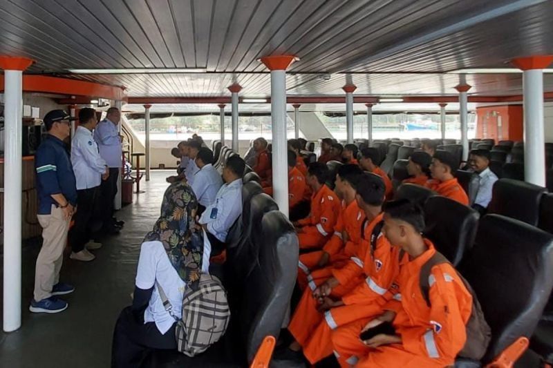ASDP Kenalkan Dunia Maritim ke Siswa SMK: Belajar di Atas Kapal!