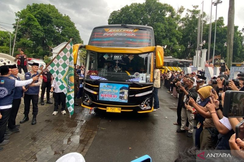 442 Calon Haji Garut Gelombang Pertama Berangkat Menuju Tanah Suci