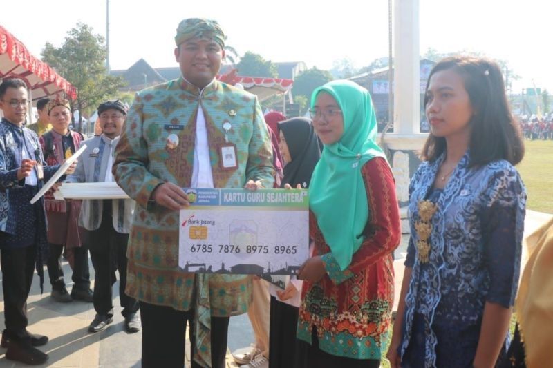 Jepara Luncurkan Kartu Guru Sejahtera dan Kartu Sarjana: Wujudkan Pendidikan Berkualitas