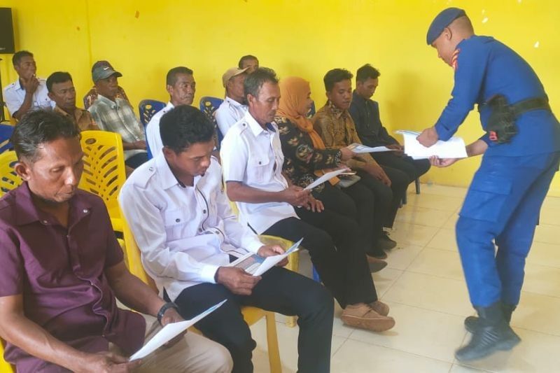Polisi Perairan Malut Sosialisasikan Bahaya Destructive Fishing kepada Nelayan