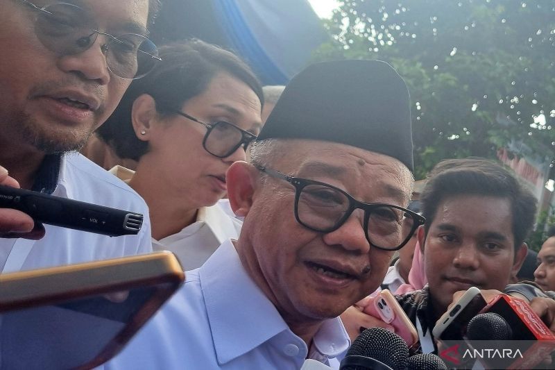 Mendikdasmen Siap Bagikan Ribuan Smart Board untuk Perkuat Digitalisasi Pendidikan