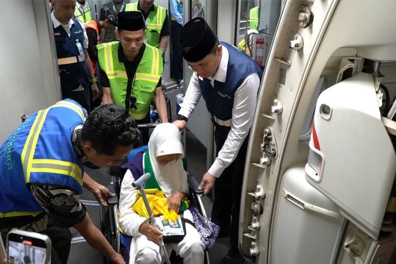 Garuda Indonesia Berangkatkan 4.158 Jamaah Haji di Hari Pertama Menuju Tanah Suci