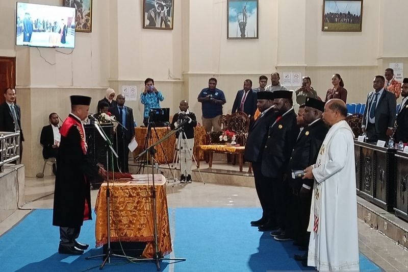 Pimpinan Definitif DPRD Jayawijaya Resmi Dilantik, Fokus Tangani Banjir Wamena