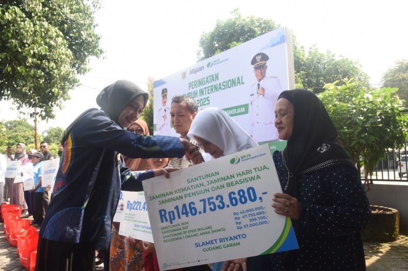 Pemkot Kediri Berikan Santunan Kematian Rp872 Juta untuk 14 Ahli Waris Pekerja