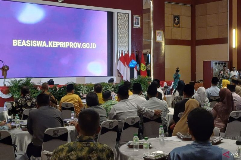 Pemprov Kepri Buka Beasiswa Rp3 Miliar untuk 1.176 Mahasiswa Tahun 2025