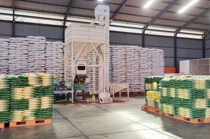 Bulog Batam Serap 100 Ton Beras Petani Pelalawan untuk Stok Karimun