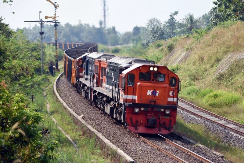 KAI Angkut 21,6 Juta Ton Barang hingga April 2025: Kinerja Logistik Positif Lewat Transportasi Kereta Api