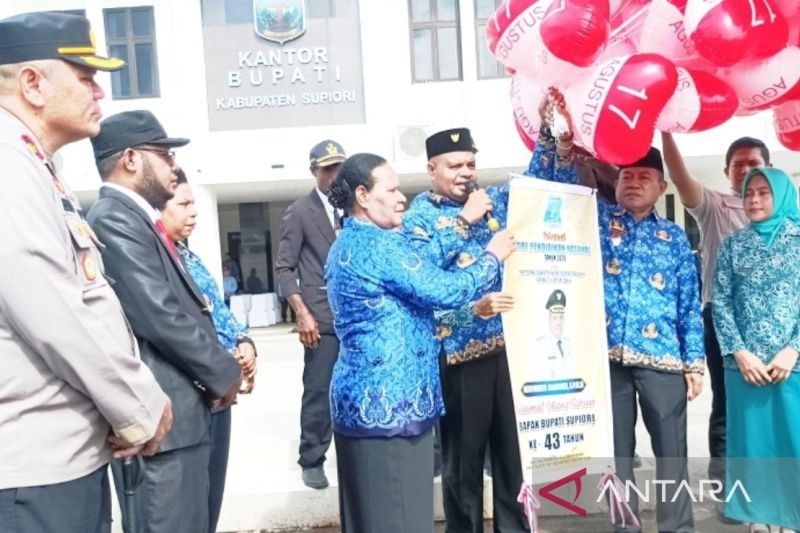 Supiori Berlakukan Pendidikan Gratis SD-SMA/SMK Tahun Ajaran 2025/2026
