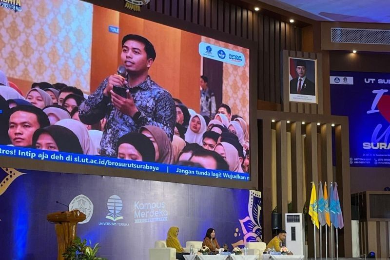 UT Surabaya Bekali Lulusan dengan Ilmu Kehidupan Jelang Wisuda