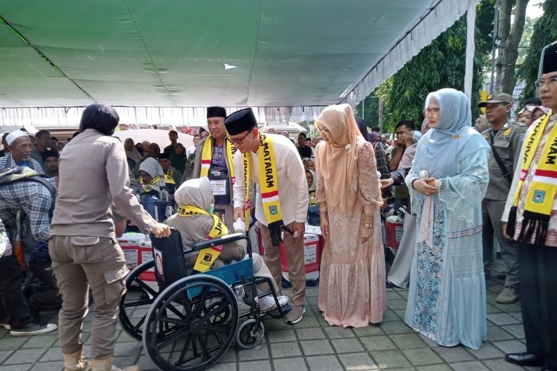 393 Calon Haji Kota Mataram Kloter 3 Berangkat ke Tanah Suci