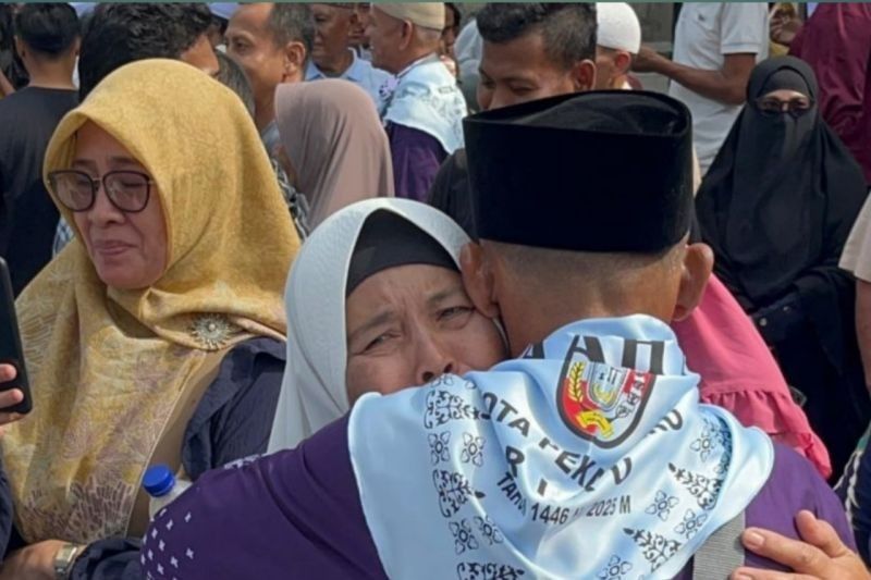 438 Calon Haji Pekanbaru Berangkat ke Tanah Suci via Embarkasi Batam