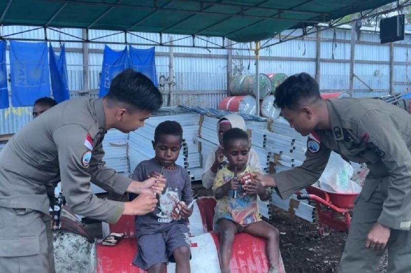 Satgas Damai Cartenz Tebar Kebaikan: Pendekatan Humanis Raih Hati Anak-Anak Mulia