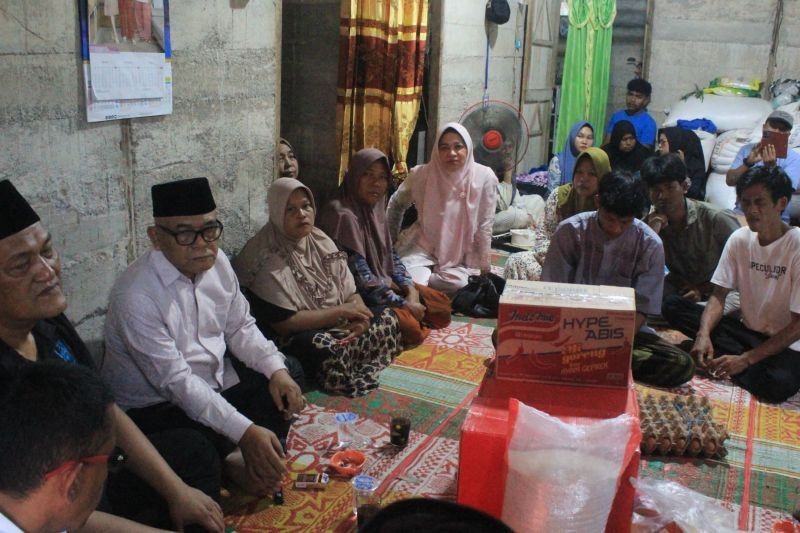 Pemkab Pasbar Beri Bantuan ke Keluarga Korban Tewas Diterkam Buaya