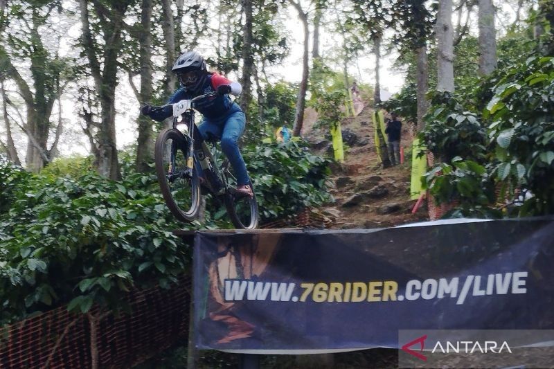 Abdul Hakim Raih Posisi Tercepat Kualifikasi Downhill 76 Indonesian Downhill 2025