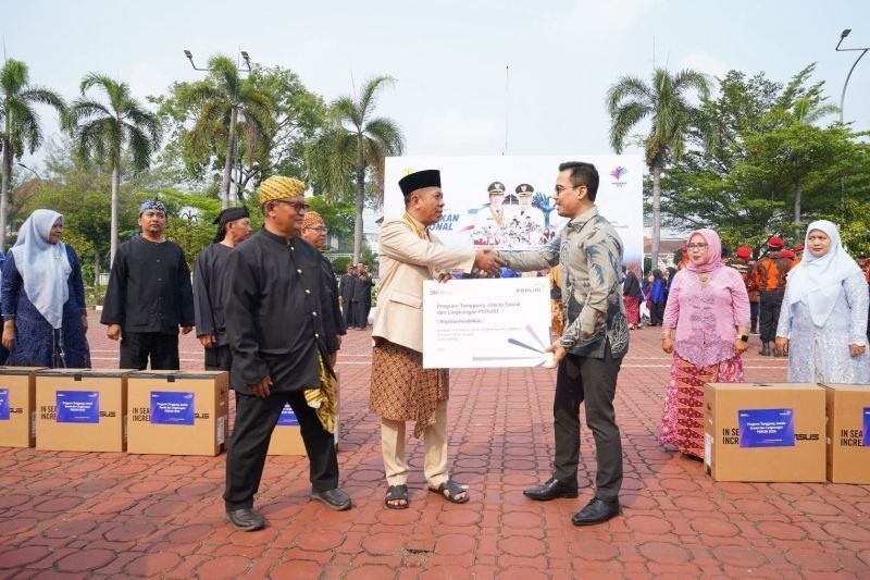 PERURI Berikan Komputer pada 15 SD di Karawang untuk Peringati Hardiknas