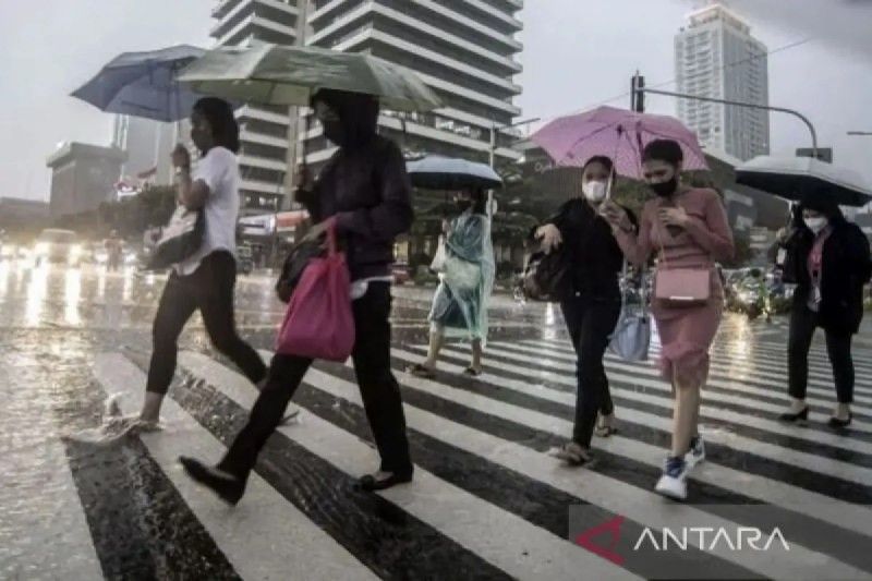 Prakiraan Cuaca BMKG: Hujan Ringan Dominasi Sebagian Besar Indonesia