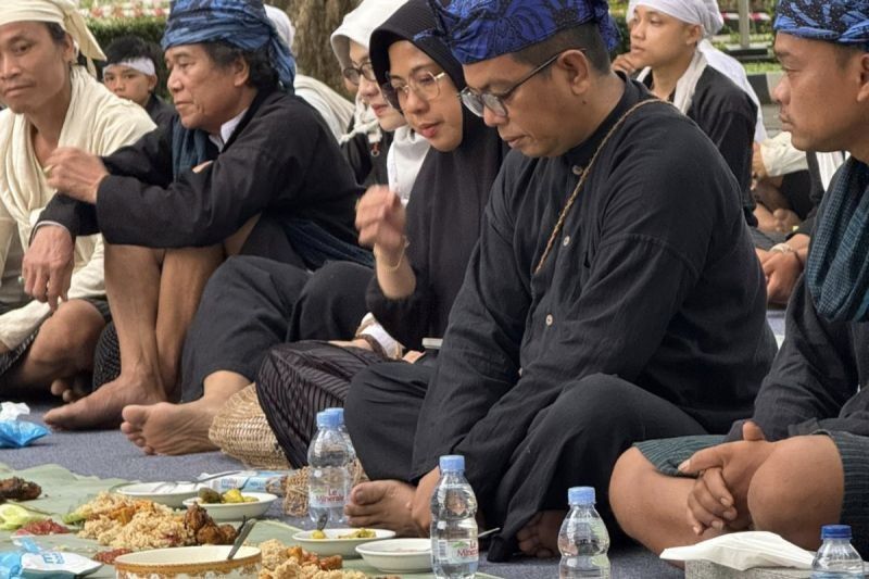 Gubernur Banten Ikut Tradisi Mumuluk Bareng Warga Badui di Seba 2025