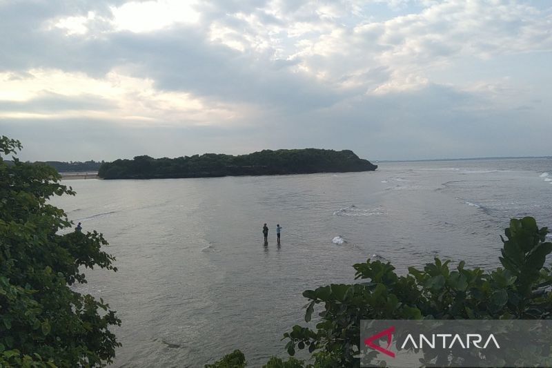 Waspada! Gelombang Laut hingga 4 Meter Mengancam Perairan Bali