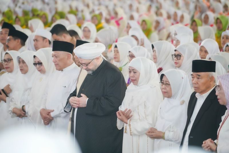 Gubernur Khofifah Mohon Doa Cicit Syekh Abdul Qadir Al-Jailani untuk Jatim