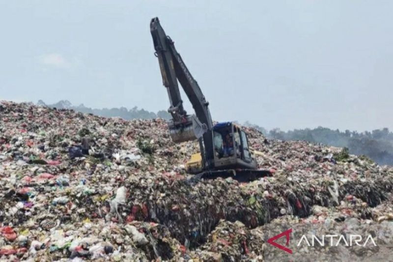 Pemkab Karawang Tingkatkan Pengelolaan Sampah TPA Jalupang dengan Sistem Control Landfill