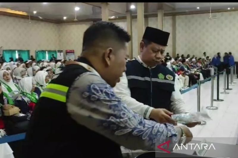 Jamaah Haji Kloter 1 Embarkasi Banjarmasin Berangkat ke Tanah Suci