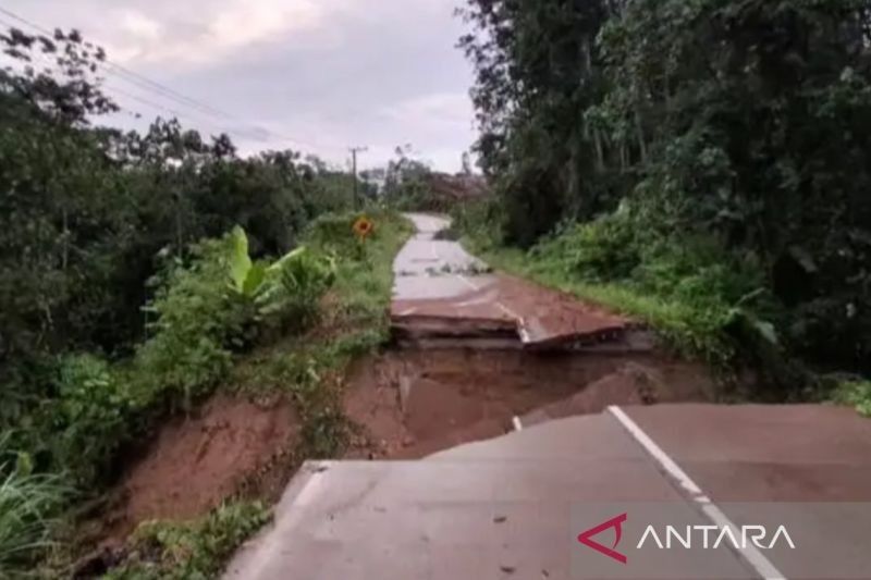 Longsor Putus Jalan Talisayan-Tanjung Redep, Pemprov Kaltim Bergerak Cepat
