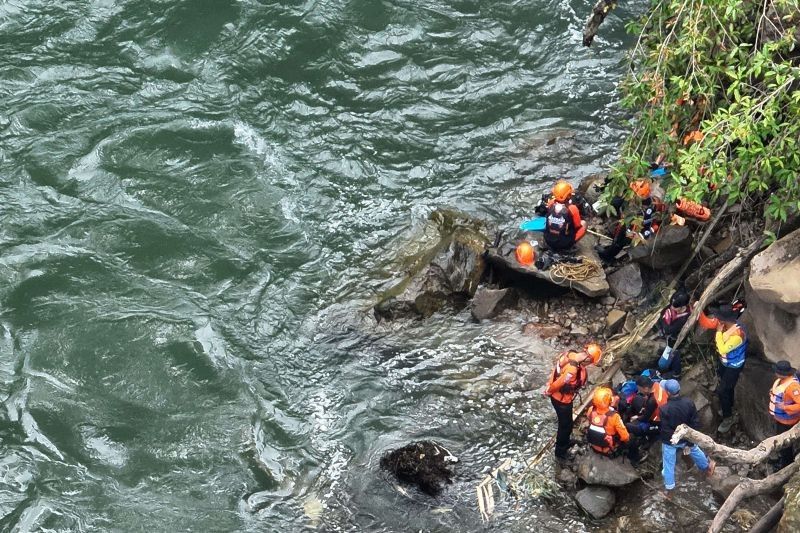 Tim SAR Gabungan Berjibaku Cari Warga Gowa Terseret Arus Sungai Takapala