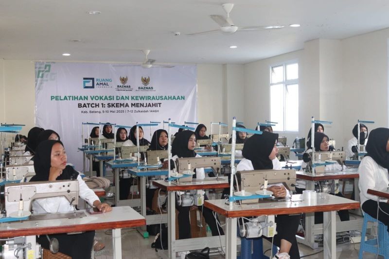 Baznas dan Ruang Amal Berdayakan Perempuan di KITB Lewat Pelatihan Vokasi