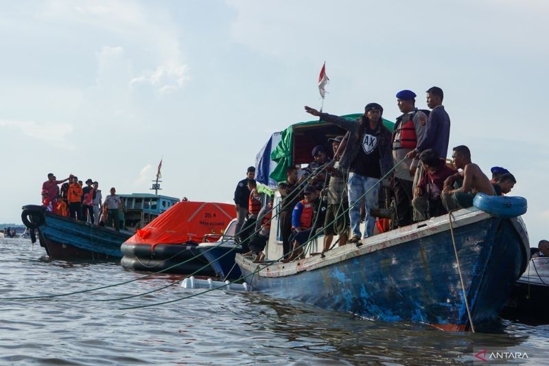 Tragedi Tenggelamnya Kapal Feri Muchlisa di Perairan Penajam Paser Utara: Dua Kru Masih Hilang