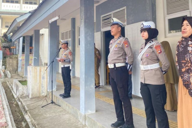 Polda Sulbar Edukasi Siswa SMA Mamuju tentang Keselamatan Berlalu Lintas