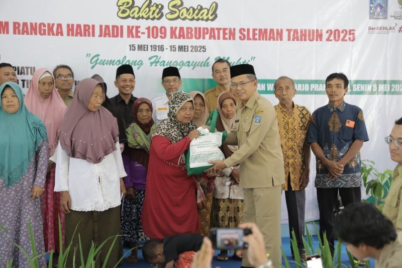 Pemkab Sleman Salurkan Bansos di 17 Kecamatan dalam Rangka HUT ke-109
