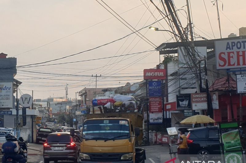 Pemkot Palembang Tertibkan Kabel Internet Semrawut: Keindahan Kota Jadi Prioritas