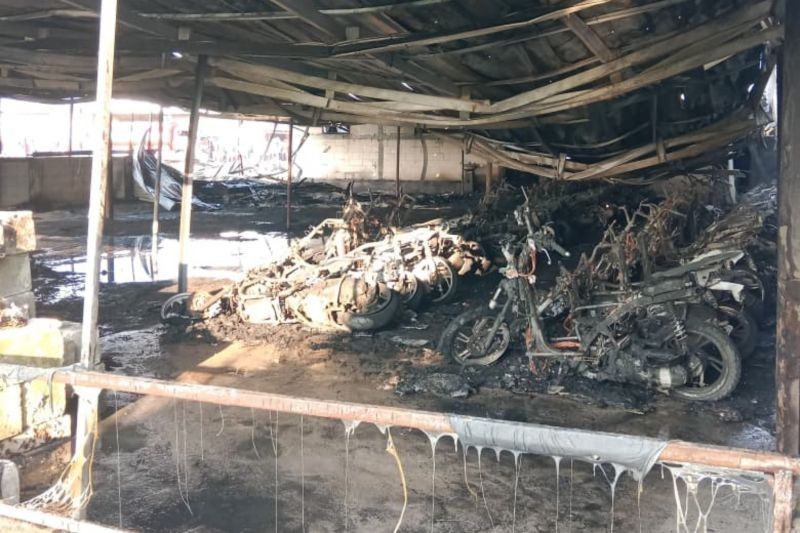 Kebakaran Hebat di Jepara Hanguskan Ratusan Motor dan Warung Makan