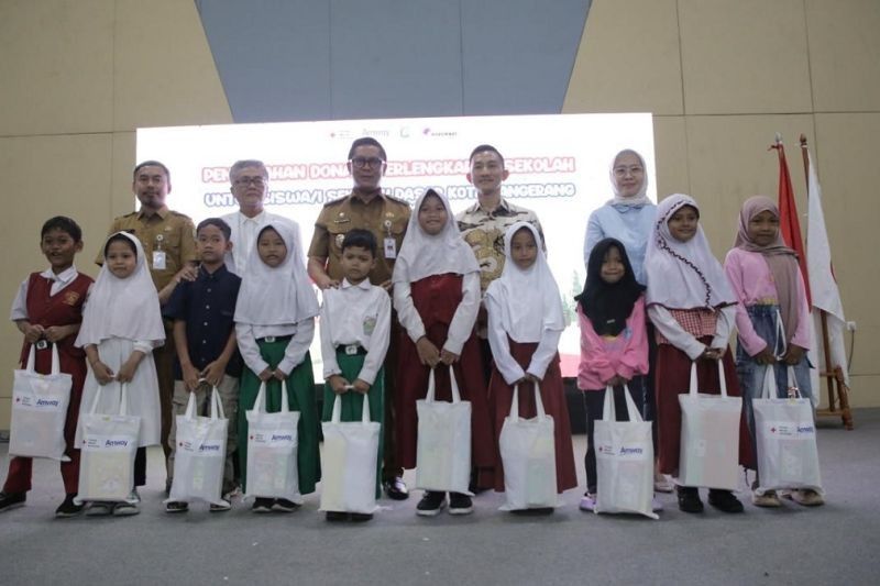 Amway-PMI Salurkan Bantuan Perlengkapan Sekolah untuk 250 Anak di Tangerang