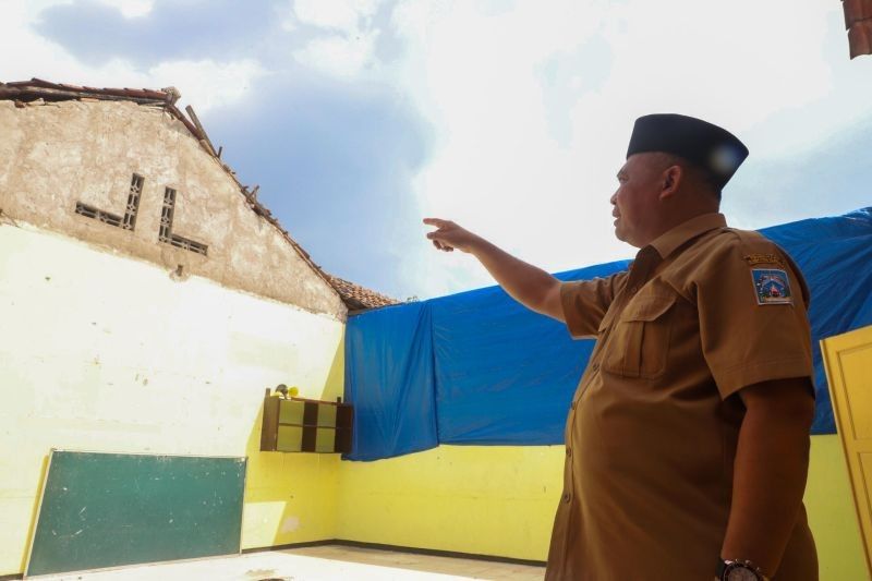Atap SDN Kledokan Ambruk, Bupati Sleman Pastikan Renovasi Segera Dilakukan