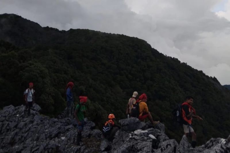 Pencarian Pendaki Hilang di Gunung Binaiya Dihentikan, Aktivitas Pendakian Ditutup