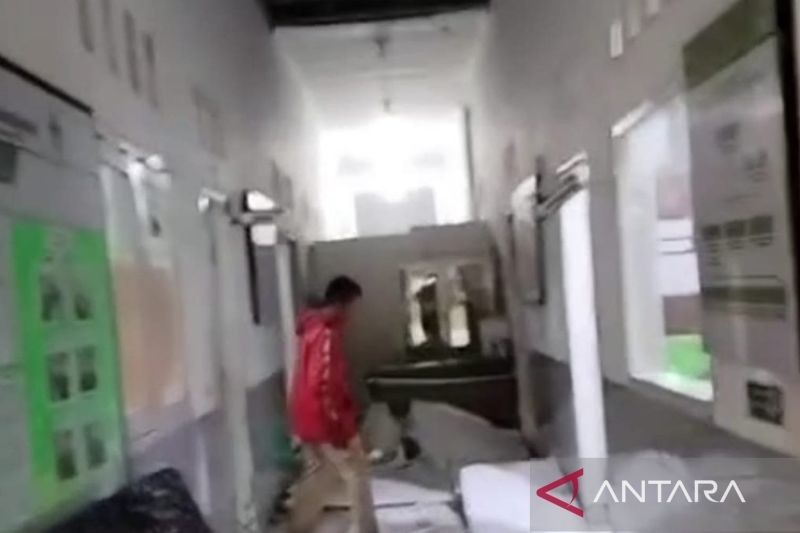 Pelayanan Puskesmas Sindangbarang Cianjur Tetap Normal Meski Langit-Langit Ambruk
