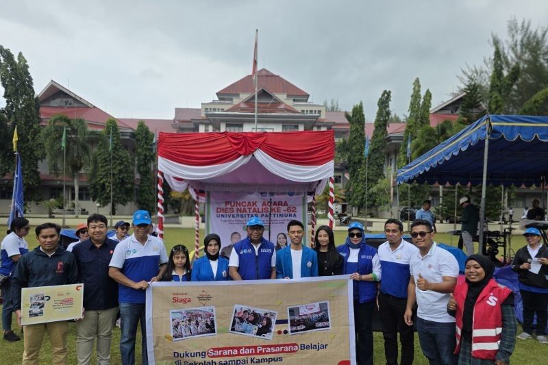 Telkomsel Berikan Bantuan Pendidikan untuk Mahasiswa Berprestasi Unpatti