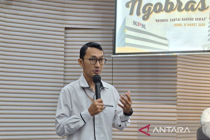 KPK Periksa Pensiunan PNS Terkait Dugaan Suap Izin PLTU Cirebon