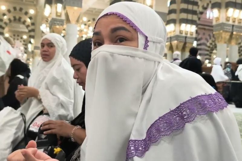 Pilu, Anak Gantikan Ibunda Tutup Usia Menuju Tanah Suci