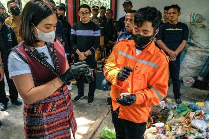 Pengelolaan Sampah: Fondasi Pariwisata Lestari di Indonesia
