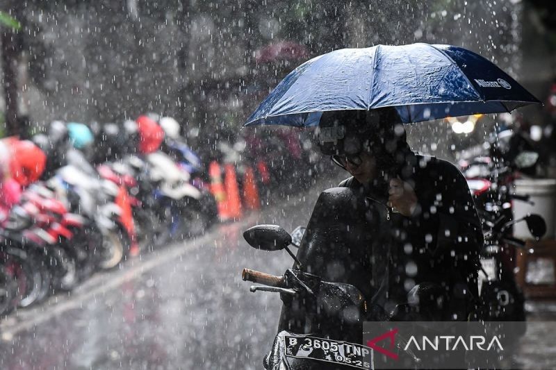 Hujan Sore Nanti Guyur Jakarta, BMKG: Waspada Genangan!