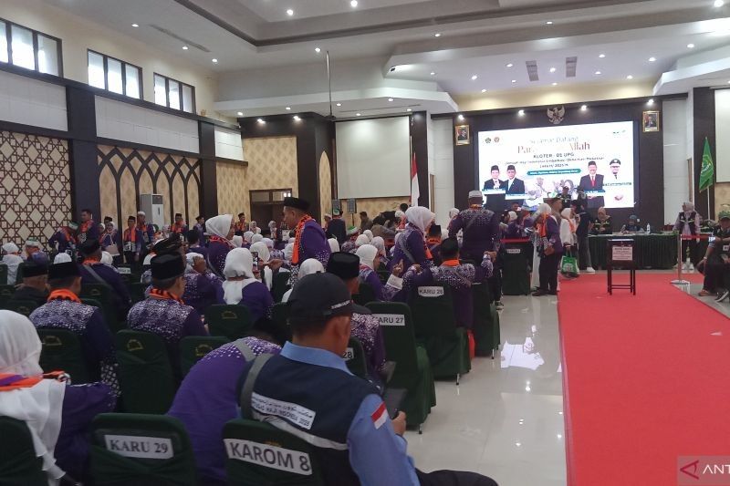 Tenaga Ahli Kemenag Lepas Kloter 7 Embarkasi Makassar Menuju Tanah Suci