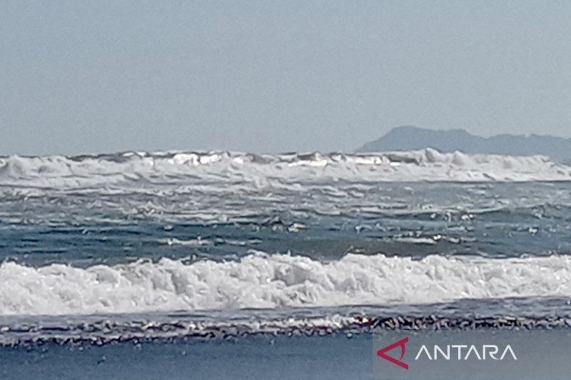BMKG Warning: Waspada Gelombang Tinggi di Laut Selatan Jawa Tengah!