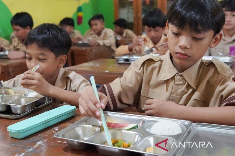 Anggota DPR Desak BGN Usut Kasus Keracunan Makanan Program MBG