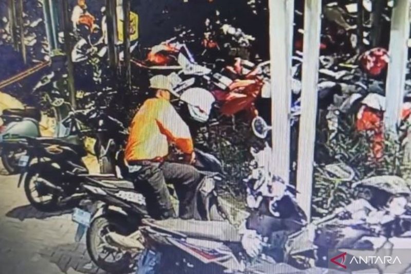 Polisi Buru Pencuri Motor di Parkiran Mal Grand Wisata Bekasi, CCTV Jadi Kunci!