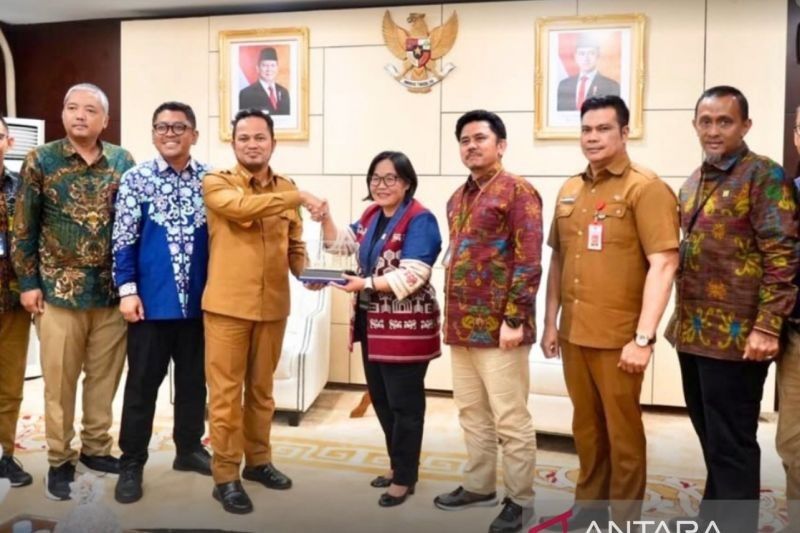 Gubernur Kaltim Dukung PLN Listriki 110 Desa Terpencil hingga 2027