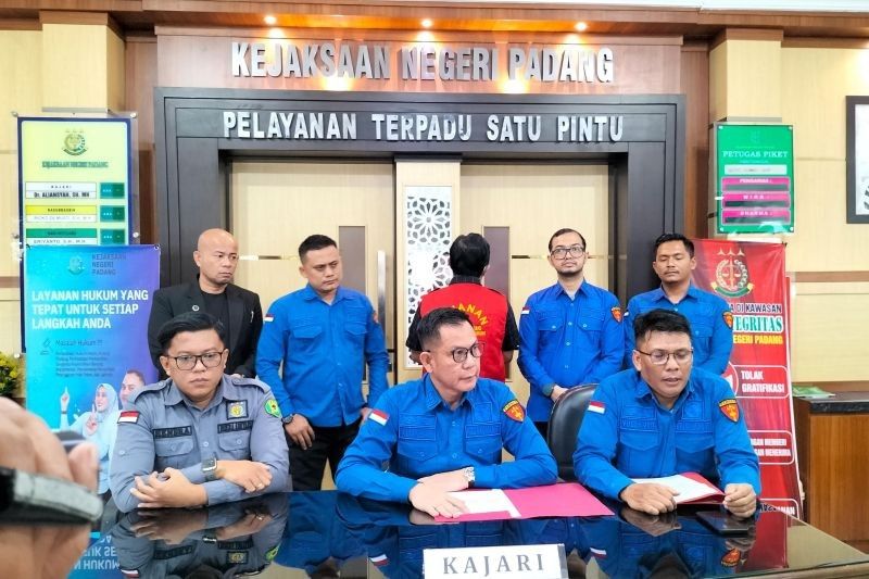 Korupsi Dana KUR: Kejari Padang Tetapkan Dua Tersangka, Negara Rugi Rp1,9 Miliar