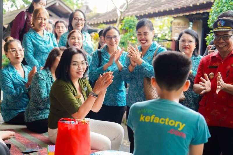 TP PKK dan Dinsos Badung Salurkan Bantuan untuk Penyandang Disabilitas