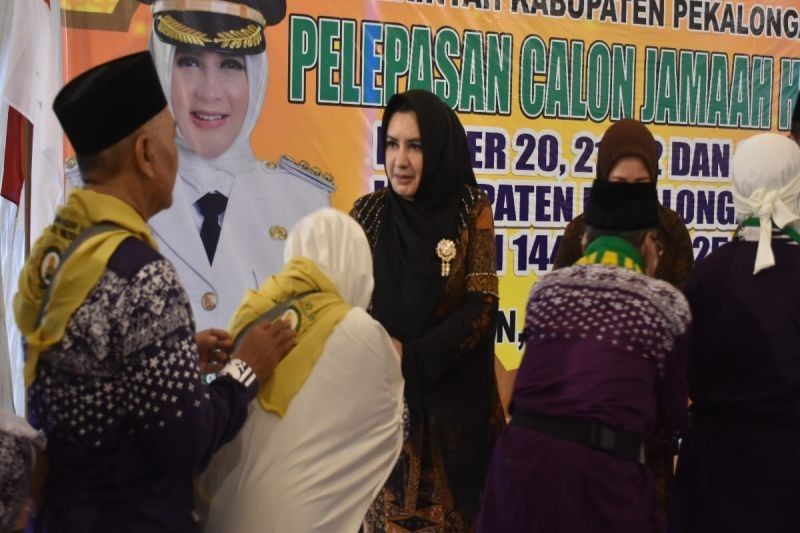 356 Calon Haji Kabupaten Pekalongan Berangkat ke Tanah Suci